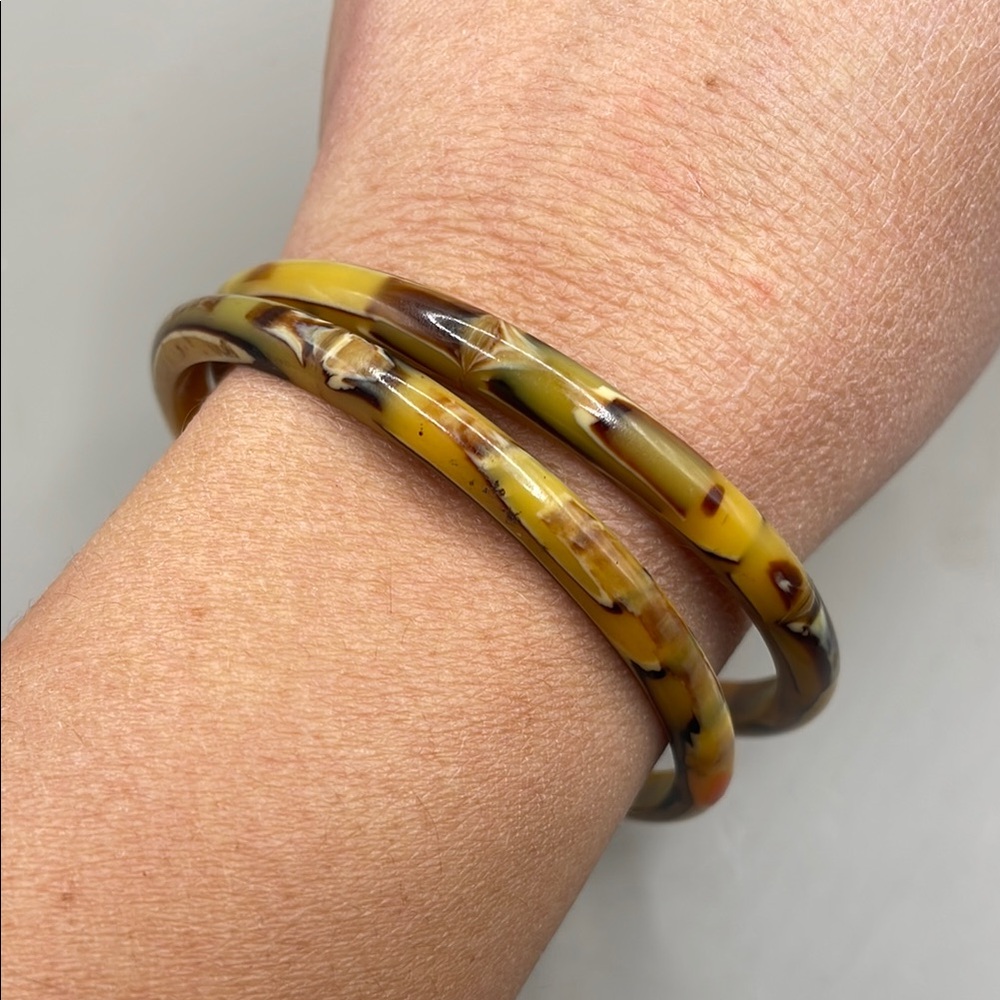Tortoiseshell Resin Bangle Bracelet - Women